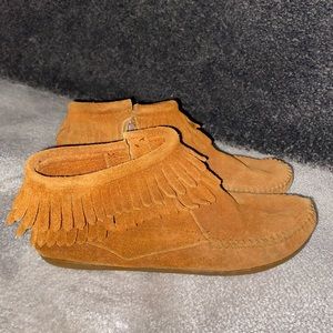 Minnetonka Kids Double Fringe Booties